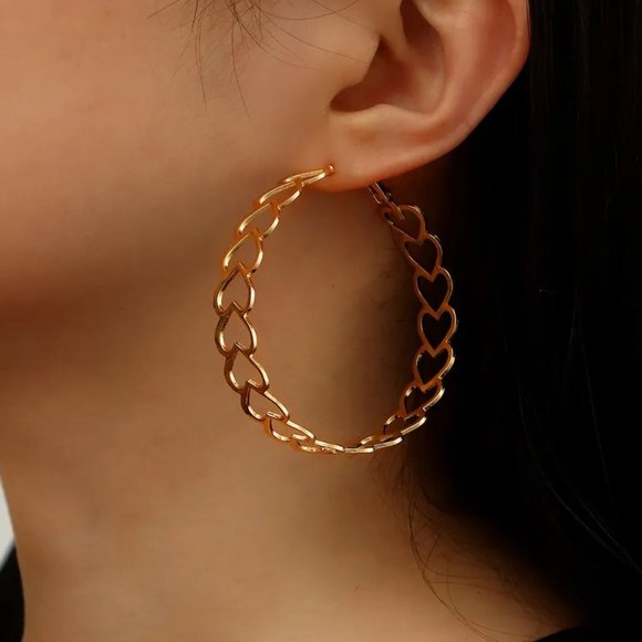 Sweet Love Gold Repeat Hearts Hoop Earrings NEW - Picture 2 of 5